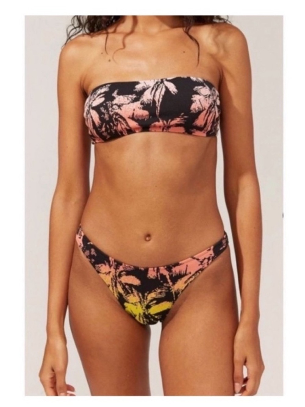 (TOP) Solid & Striped Annabelle Bandeau Bikini Top- Small.